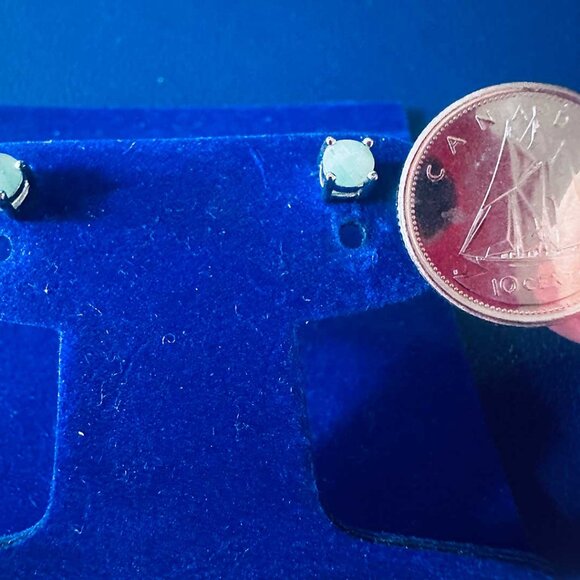 925 Sterling Silver Minimalist Dainty Mint Green Gemstone Stud Earrings - Picture 4 of 6